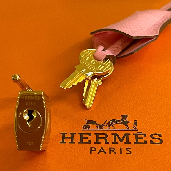 Hermes Birkin in Rose Confetti 30cm RARE, NEW Pink with a Full Set & Box! - Picture 9 of 12